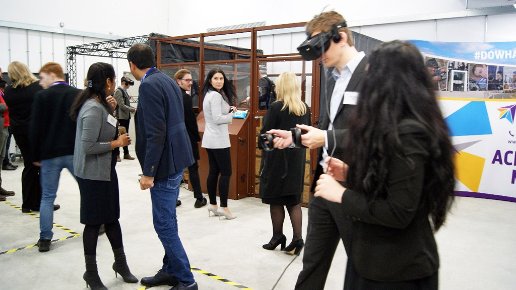 イギリスの大学でVRARデバイスを使った教育が始まる