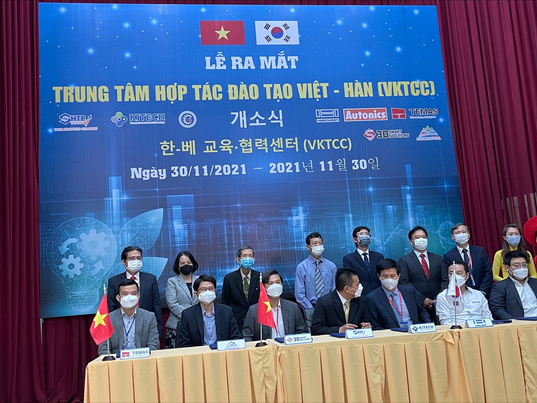 2021年11月30日に高度人材教育に向けてONETECH ASIAはSAIGON HI-TECH PARKと提携