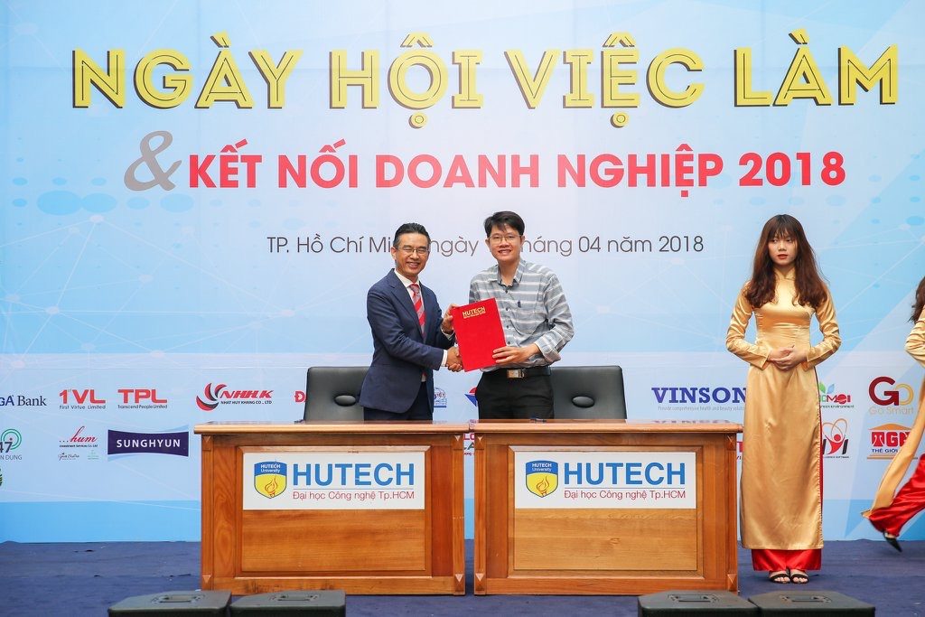 写真Onetech会社とHutech大学を結ぶいくつかの活動