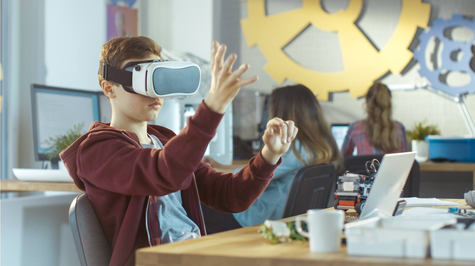 Facebookが手がけるバーチャルオフィス「Infinite Office」の概要