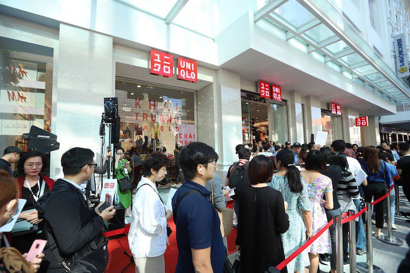 ユニクロがベトナム1号店をオープン