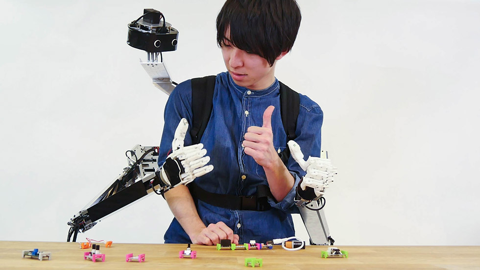東京大学先端科学技術研究センター教授（身体情報学分野）の稲見昌彦氏が研究を進める遠隔共同作業システム「Fusion」